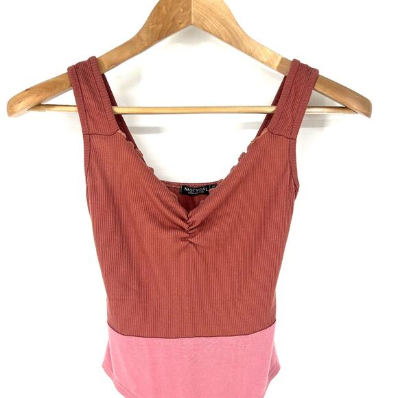 NASTY GAL Bodysuit Womens Size 2 One-Piece Red Pink Wide Strap Ruffle Sweetheart - Picture 4 of 9